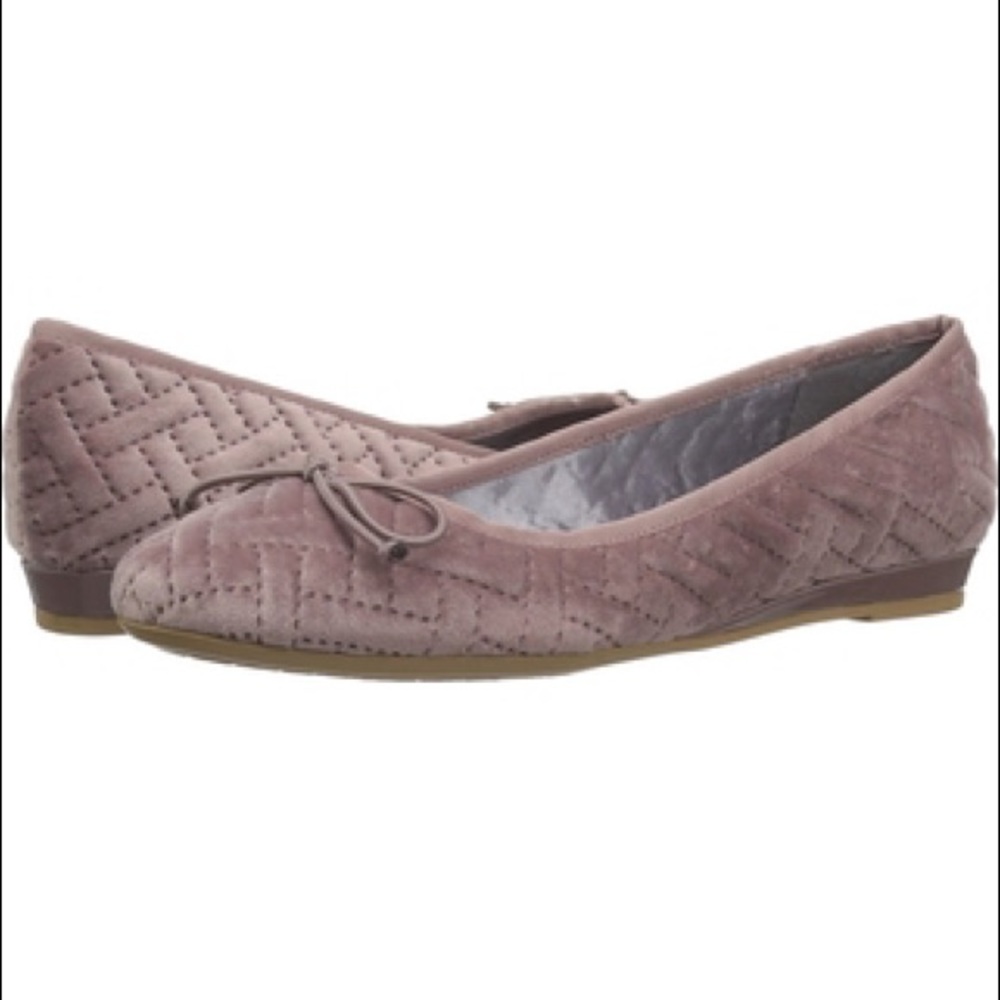 NEW Chinese Laundry Velvet flats